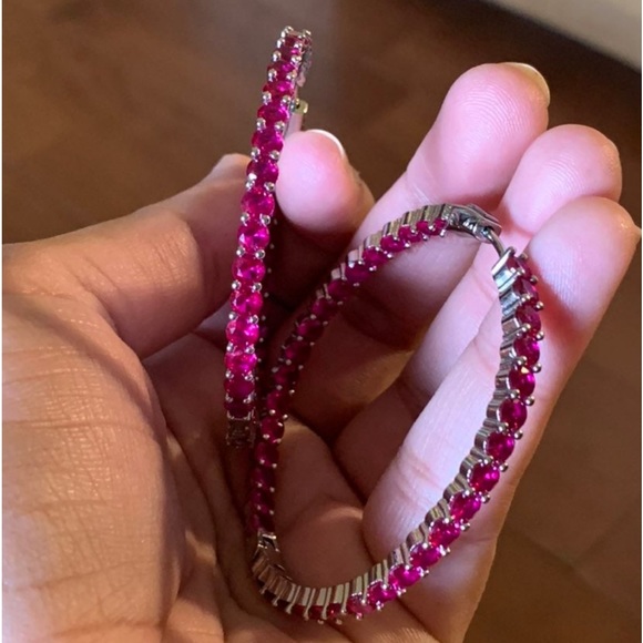 Ruby big INSIDE OUT hoop earring - Picture 5 of 7